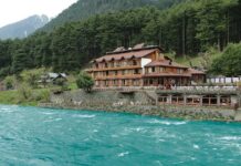 Vacate Pahalgam in two hours, or your vehicles will be seized: Administration to visitors