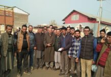 Rasheed visits Fruit Mandi Sopore, asks police to vacate its post from the premises