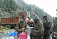 Yateem Foundation distributes relief worth Rs 3.35 lacs among fire victims at Kilshey in Gurez