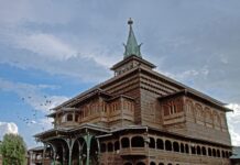 Governor laments damage to Holy Shrine of Khanqah-e-Moalla