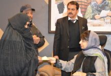 Chief Minister disburses relief among fire sufferers of Reshi Bazaar, Islamabad