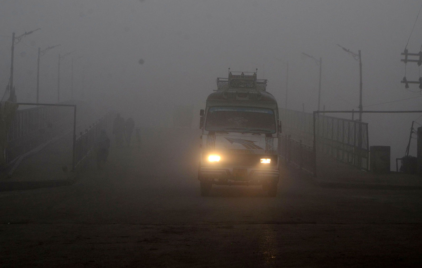 Thick Fog Blankets Kashmir, Pahalgam Coldest at Minus 5.4°C