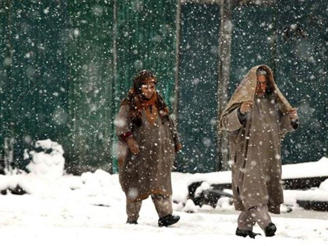 Cold Wave Engulfs Kashmir Ahead Of Chillai Kalan | Kashmir Life