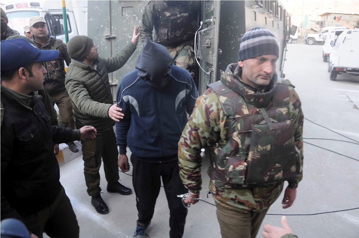 Suspected militants involved in SMHS attack presented before reporters here in Police Control Room Srinagar (15)