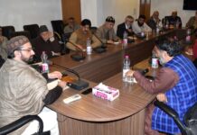 Shun confrontation,start dialogue and settle Kashmir: Mirwaiz