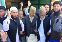 After 8 years Geelani finally steps out of his house, leads prayers at Hydepora Mosque
