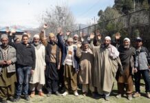Machil residents protests against DC’s ‘misbehavior’ over closure of road