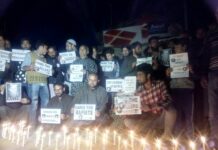 #Kathua: Pulwama residents hold candlelight vigil in solidarity with Asifa