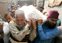 Muslims perform last rites of their Sikh neighbour