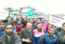 Er Rasheed protests against Kuthua Lawyers, Kulgam killings