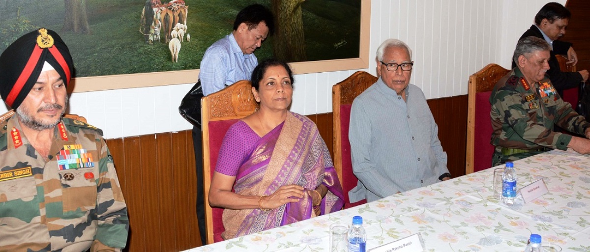 Governor and Defence Minister review security management with officers-25