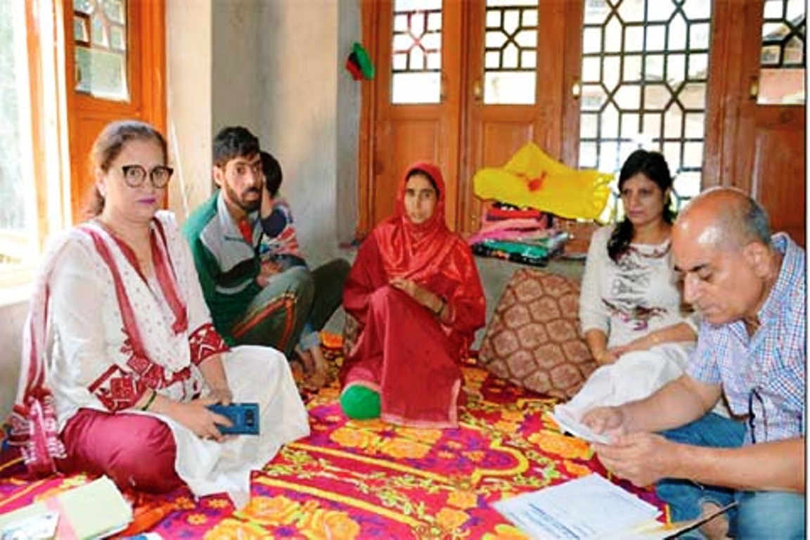 Soical media power: Kuwait based KP lady flies with help to a needy cancer patient in Kashmir, Pic: National Herald