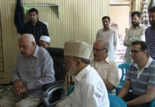 Farooq Abdullah visits Haji Mian Bashir at Kangan