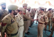 IGP Kashmir visits Handwara, stresses on people friendly policing