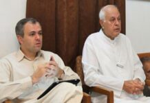 Dr Farooq, Omar Abdullah greet people on Ramadhan