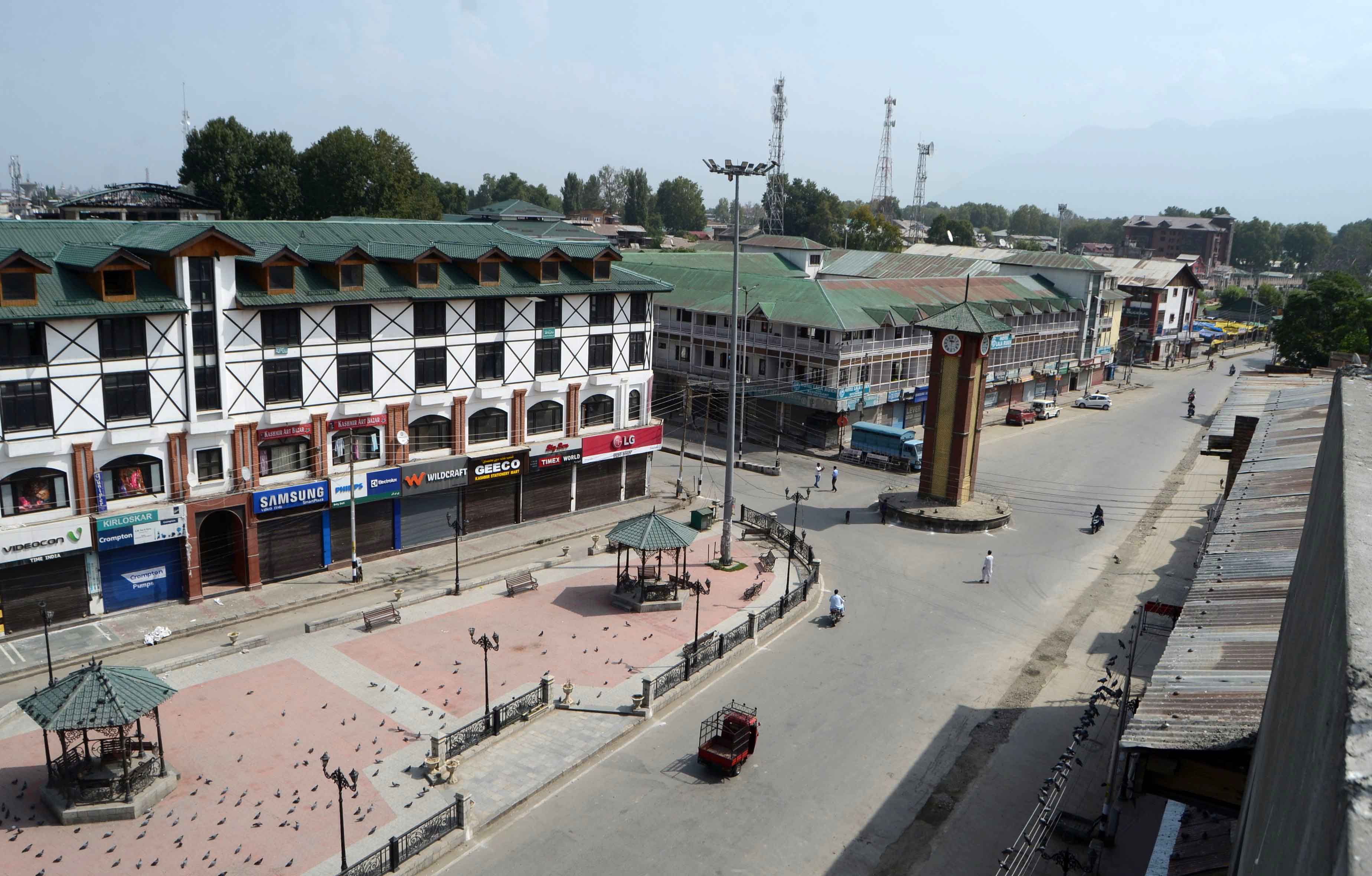 Kashmir Shuts On Second Consecutive Day To Safeguard Article 35 A Kashmir Shuts On Second Consecutive Day To Safeguard Article 35 A