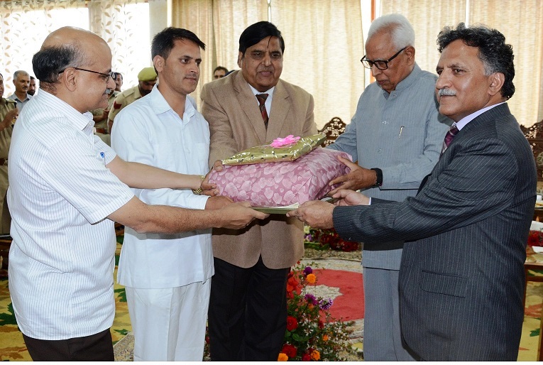 Political Parties Bid Farewell To Vohra | Kashmir Life