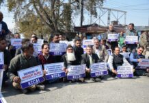 Amid restrictions KCCI reaches Lal Chowk to protest against civilian killings