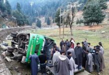 School bus turns turtle, Six injured