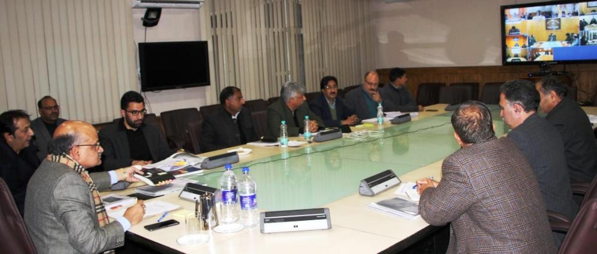 CS reviews winter management, power scenario in Kashmir