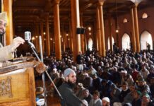 Two weeks later, Mirwaiz addresses people at Jamia Masjid
