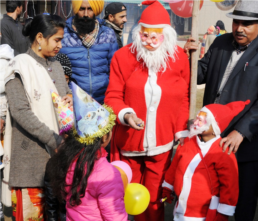 International Orders Pour In for Kashmir’s Papier Machie Christmas Decor