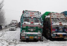 Shooting stones disrupt traffic movement on Srinagar-Jammu highway