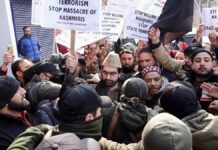 Badami Bagh Chalo: Mirwaiz defies house arrest, detained