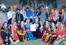Governor felicitates winners of State Tableau in R-Day Parade