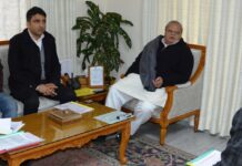 Delegation of J&K State Joint Action Committee of Graduate Engineering Associations meets Governor