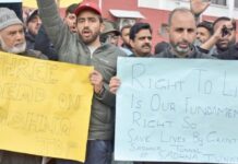 Karnah residents protest in Srinagar, demand construction of Sadhna tunnel