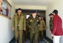 Create strong bond with people through interactions: IGP Kashmir to officials