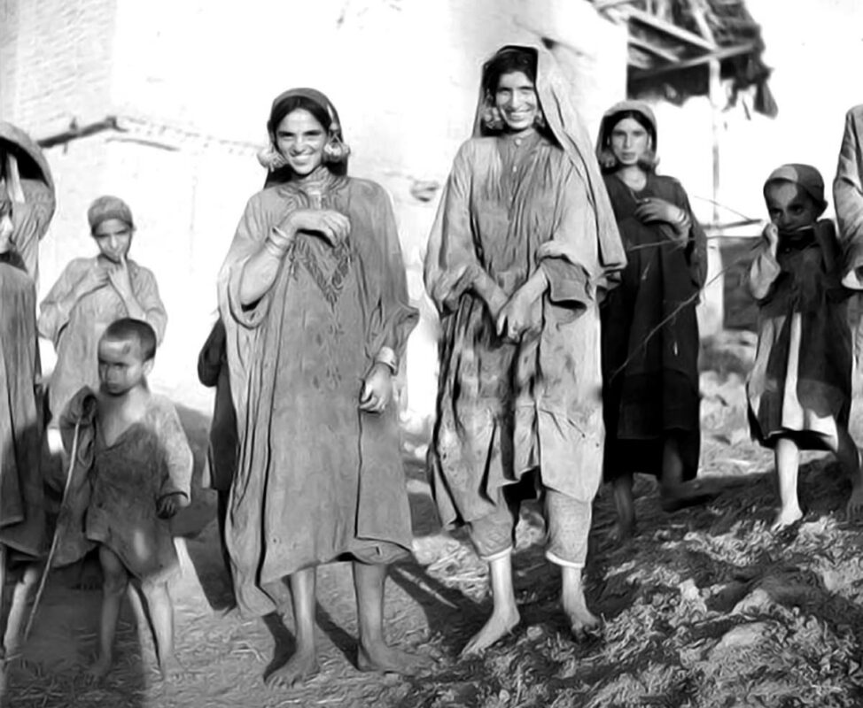 An-undated-photographyof-miserbale-life-in-Kashmir-exhibiting-abject-rural-poverty