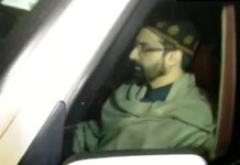 Mirwaiz flies to Delhi, appearing before NIA