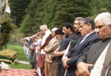 Mian Altaf’s daughter laid to rest, Dr Farooq Abdullah attends funeral prayers