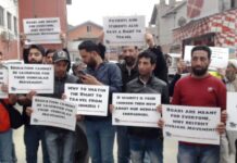 Highway Ban: RTI Movement activists protest in Srinagar