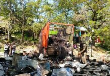 Truck laden with cash, other material catches fire in Qazigund