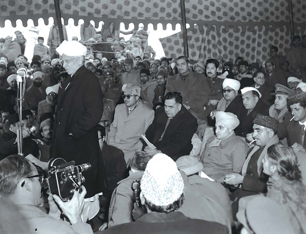 Vice President Dr S Radhakrishan flew to Jammu and then drive to Verinag on December 22, 1956, to declare the Western tube of the Banihal Tunnel open for light traffic. In the gathering are seen Sadar-i-riyasat, Yuvraj Sigh and Kashmir Prime Minister Bakshi Ghulam Mohammed (Image: Photo Division)