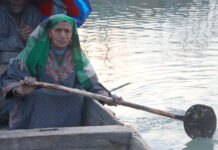 Jana Begum rowing her boat. KL Image by Samreena Nazir