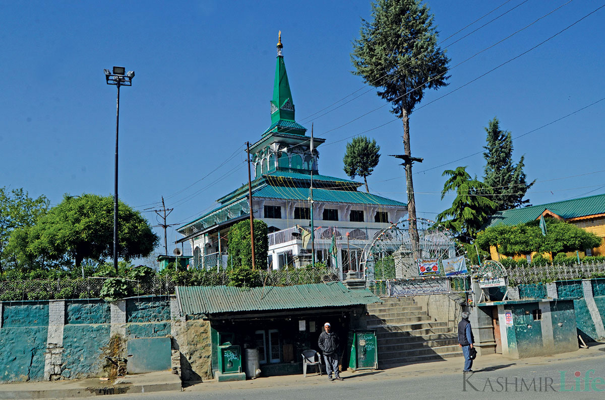 Syed Hassan Mantaqi shrine, Awantipora. KL Image: Bilal Bahadur