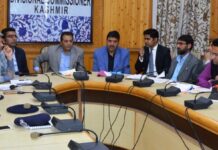 Div Com reviews progress of market checking, availability of essentials