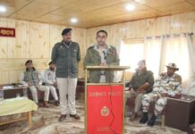 IGP Kashmir visits Kargil, chairs meeting to review poll preparedness