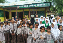 Syed Firdousa Rabbani with the students of her school. KL Image: Faheem Mir