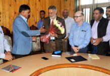 Advisor Kumar visits GMC Srinagar, interacts with HoDs