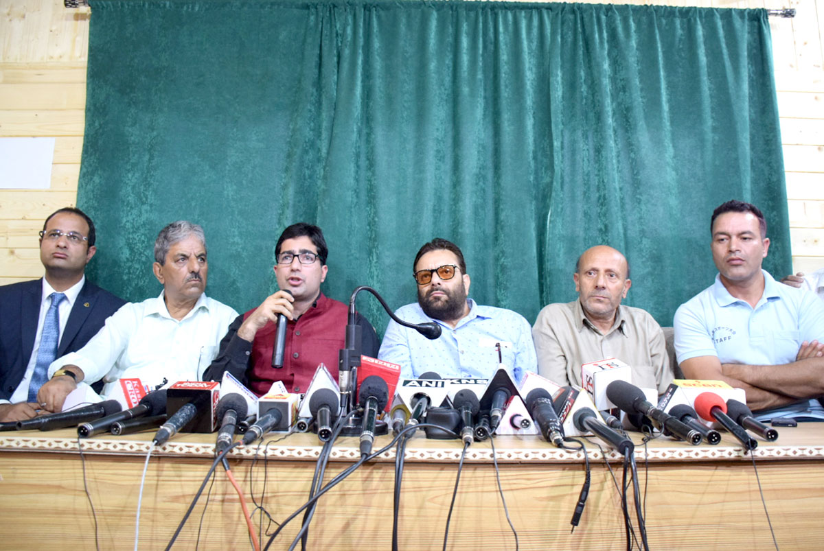 Shah FAesal and Er Rasheed in a press conference.