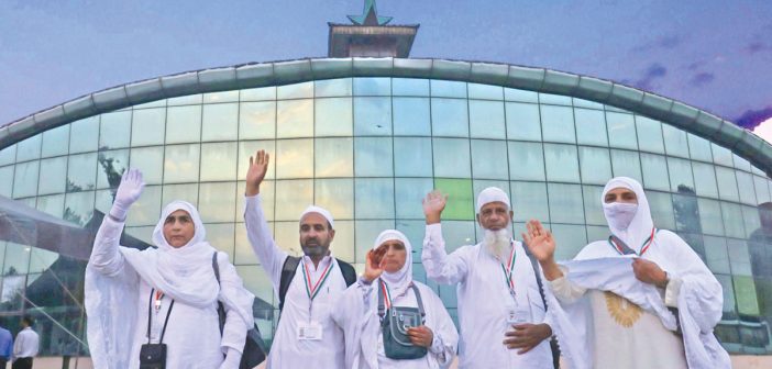 Haj pilgrims bidding adieu. KL Image by Bilal Bahadur
