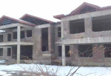 Abandoned DH Pora hospital building. KL Image by Faheem Mir