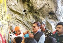 Advisor Kumar pays obeisance at Amarnath holy cave, reviews arrangements