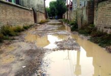 Hyderpora-Mushtaq colony road in shambles, locals demand macadamization