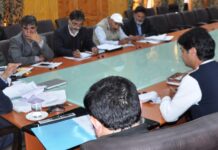 DC Pulwama reviews status of Kahcharai Land Compensation cases